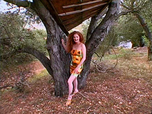 Voir la vidéo ! Cette rousse est une grosse salope poilue!