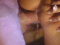 Baise acrobatique sous une cascade!