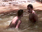 2 gays et un aborig�ne baisent dans un lac video sexe gay