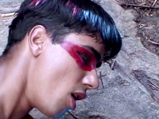 Une coutume locale pour un jeune gay esseul�