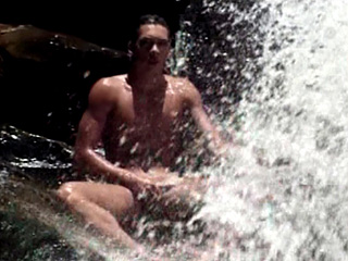 Branlade sous la cascade