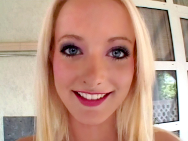Une blonde, une brune et six paires de burnes