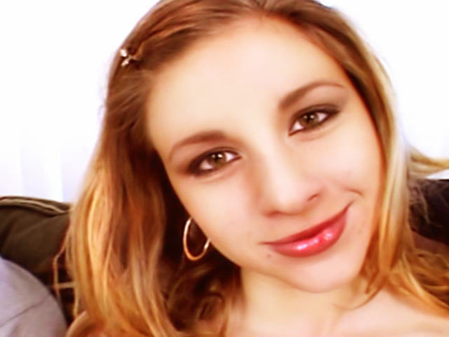 Monica Sweetheart si fa ESPLODERE IL CULO!