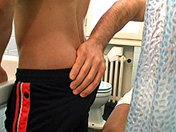 Retrouvailles sexuelles de 2 beaux mecs gays muscl�s et virils