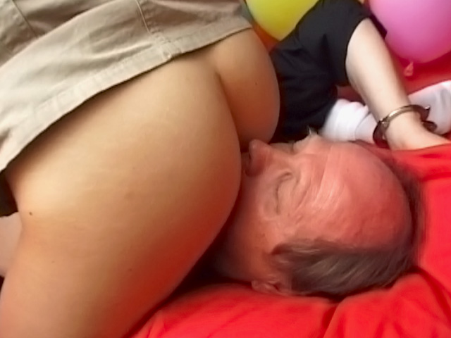 Jovencita morena v�rgen, para nada t�mida