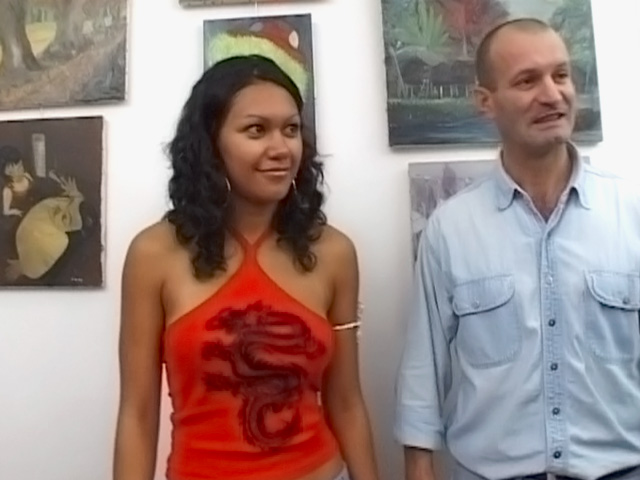 Morena mestiza y su primero fist fucking delante de una cámara.
