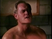 Il traque l�abominable homme des neiges et lib�re une brune aux gros seins
