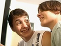 Quand on espionne deux potes dans une chambre, ca peut surprendre