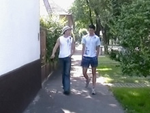 Un jeune gay montre � son ami les joies de la sodomie