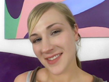 Blonde aux formes g�n�reuses, et belle pipeuse