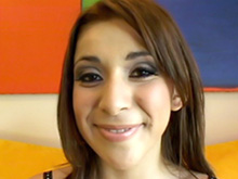 Une latine participe � son premier casting porno