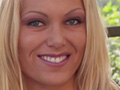 Blonde se fait d�foncer sur un transat !