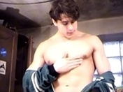 1 minet gay filme son pote viril et muscl� en plan branle