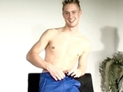 Lyc�en h�t�ro dans un casting gay de porno amateur