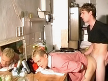 Ven en mi bar y te mostrar� mi polla