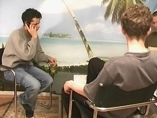Pausa sigaretta e scopata in ufficio