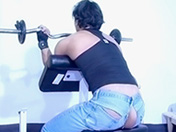 Minet gay br�silien en pleine s�ance de muscu et de branle intense
