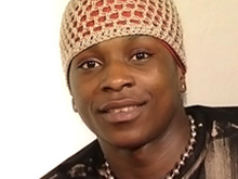 Branlette de black sur banc de muscu