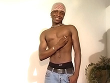 Branlette de black sur banc de muscu