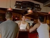 Trio gay qui partouze dans un bar