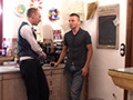 3 jovenes moninos francesos se hacen follar en una cocina 