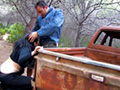 Fumer pr�s d'une voiture c'est dangereux mais baiser beaucoup moins - HD