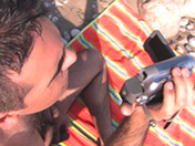 Blonde mature et son mec se tape un plan sur la plage - HD - image 11