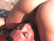 Blonde mature et son mec se tape un plan sur la plage - HD - image 20