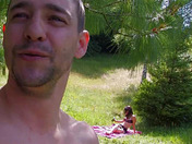 Baise d'une jeune brune en plein air !