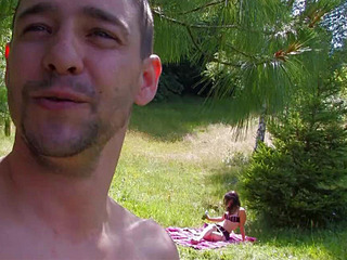 Young brune sexytte gets fucked in the open !
