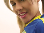 Suédoise coquine en tenue de foot ! - image 14