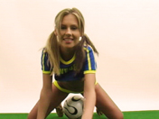 Suédoise coquine en tenue de foot ! - image 18