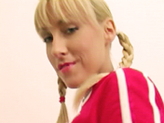 Groupie suisse � couettes tr�s coquine !