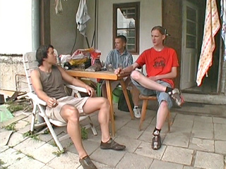 Un camping che diventa un'orgia !