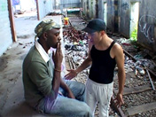 2 lascars gays s'embrouillent et baisent dans la cit� !