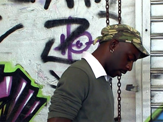 Un fumeur black gay pas si facile !